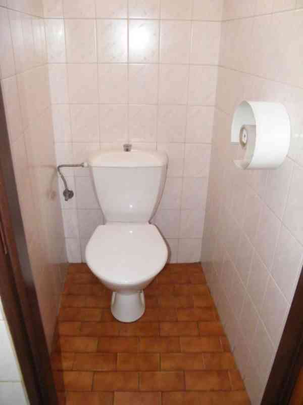 Pronájem komerčních prostor na náměstí v Sušici - foto 9