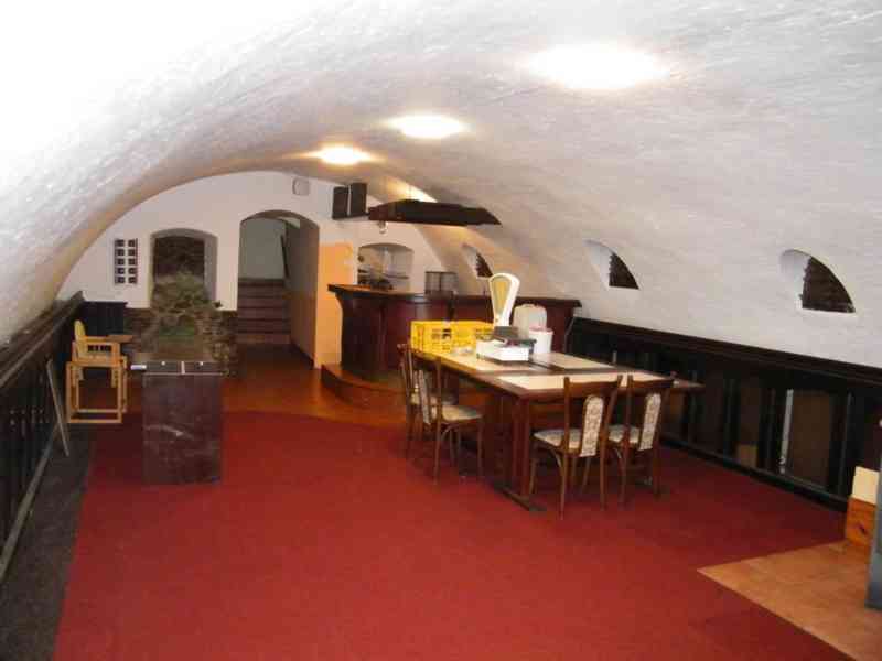 Pronájem komerčních prostor na náměstí v Sušici - foto 3