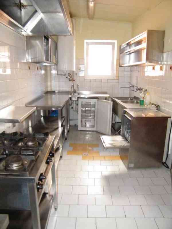 Pronájem komerčních prostor na náměstí v Sušici - foto 6
