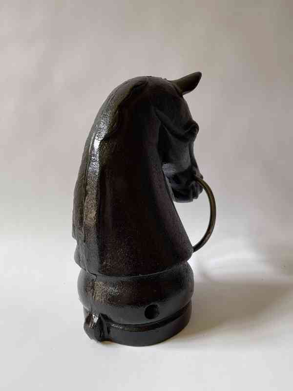 Litinová hlava koně - černé provedení - foto 3
