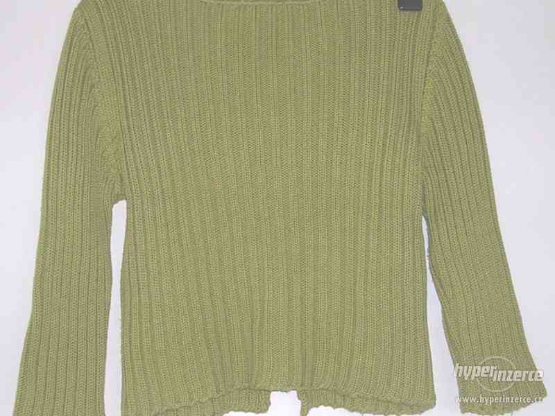 krátký zelený svetřík s tříčtvrtečními rukávy - foto 2