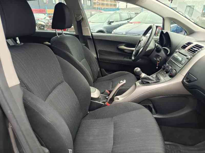 TOYOTA Auris 1,4D-4D Comfort ČR - foto 12