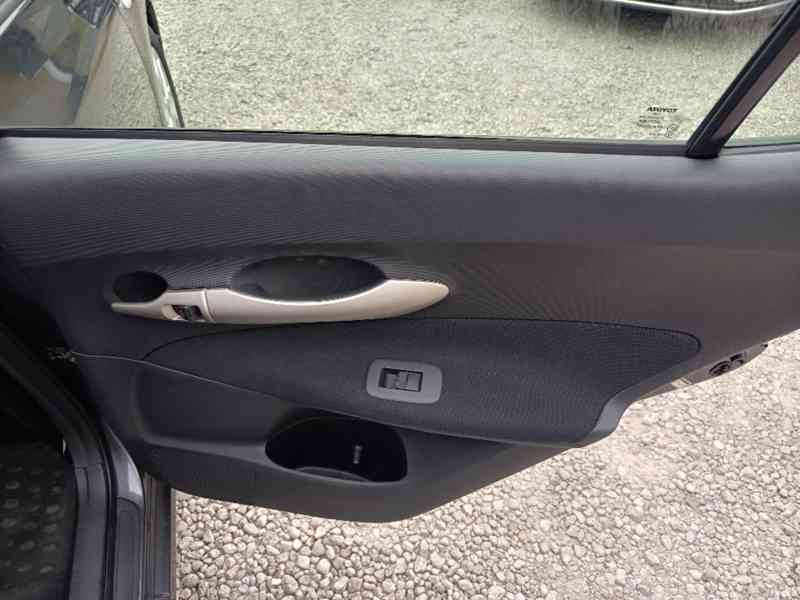 TOYOTA Auris 1,4D-4D Comfort ČR - foto 18