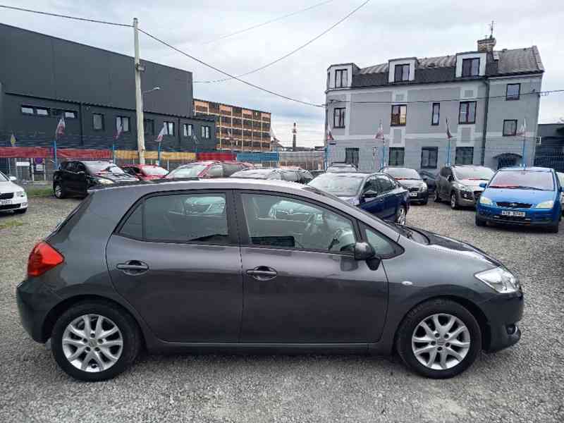 TOYOTA Auris 1,4D-4D Comfort ČR - foto 9