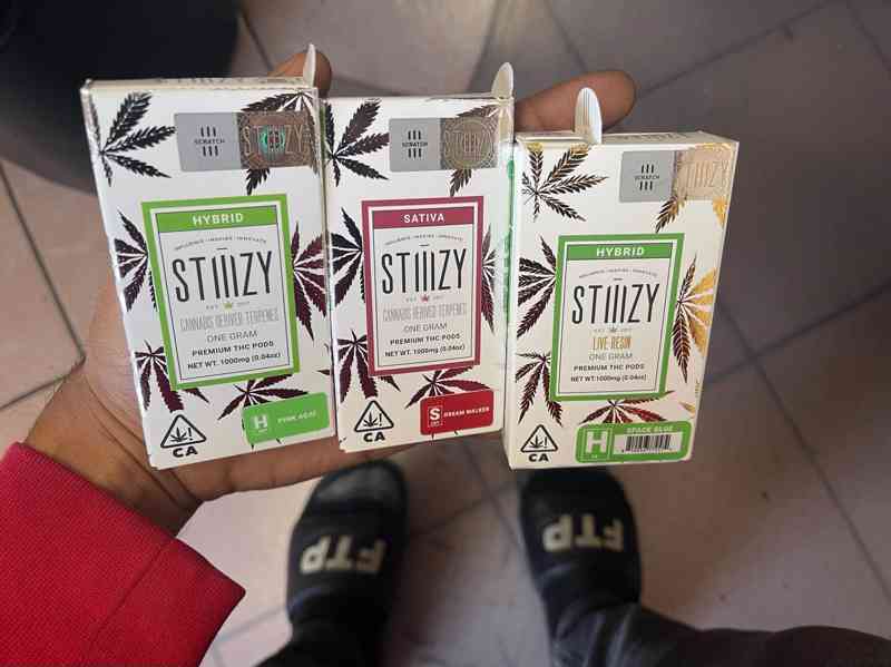 Stiiizy Disposable vape pens and carts with THC oil - foto 1
