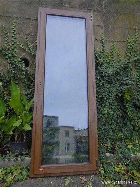 Francouzské okno plastové - pravé 880x2200 mm - foto 1