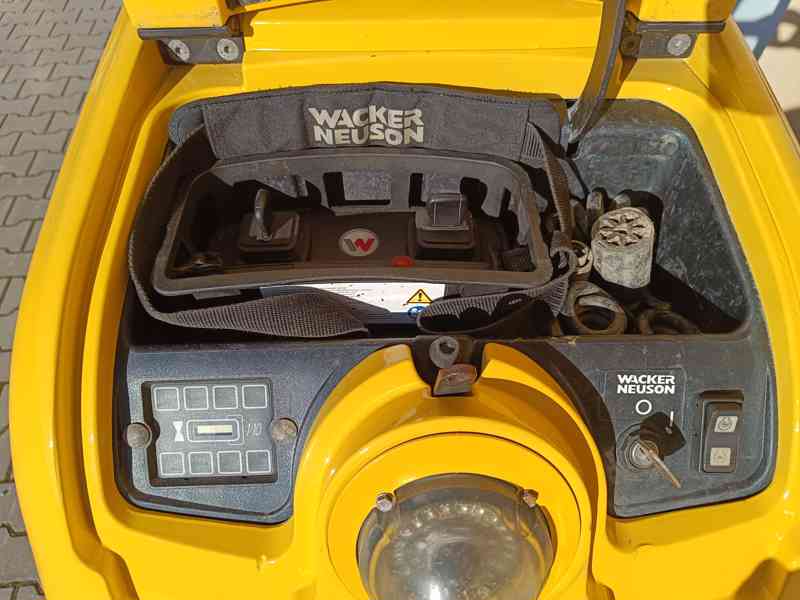 Vibrační válec Wacker Neuson RTKx-SC 3 - motor KUBOTA  - foto 8
