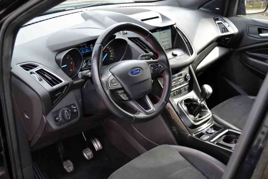 Ford Kuga 2.0 TDCI 132kW ST-Line 4x4 - foto 7