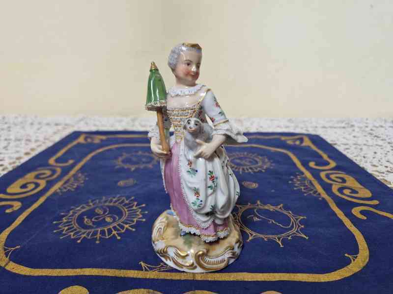 Krásná porcelánová Soška Dáma s paraplíčkem  Vídeň - foto 2