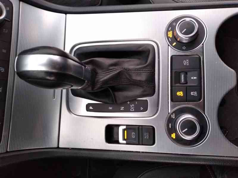 VOLKSWAGEN TOUAREG R-LINE 3.0 TDI V6 BMT - foto 36