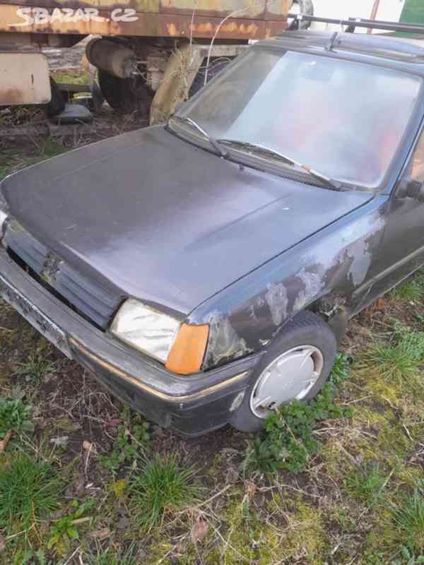 osobní vůz Peugeot 205 GRD - foto 3