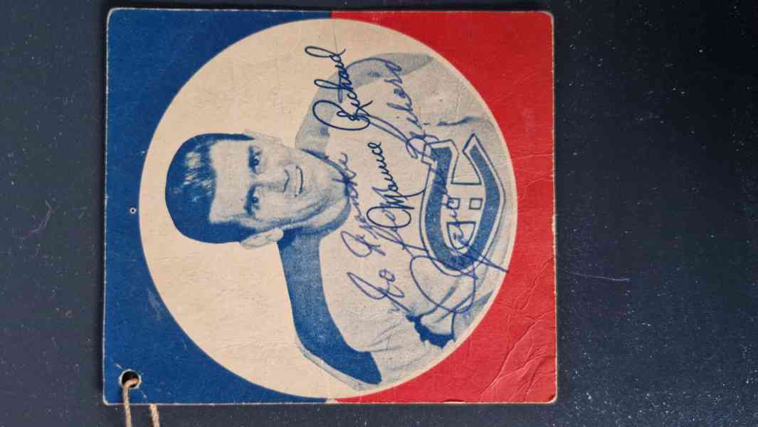 Kartička hokejisty M. Richarda s podpisem