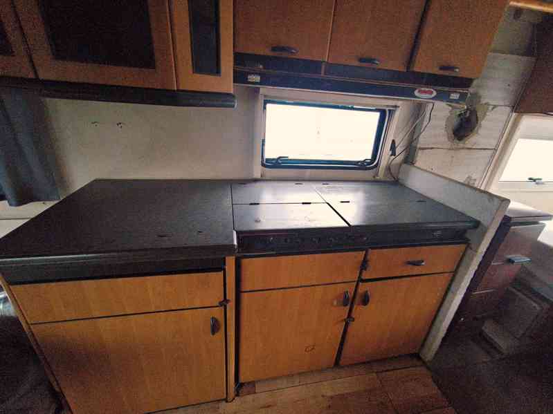 Levný karavan Hobby, České doklady, platná STK. Dovoz možný. - foto 13
