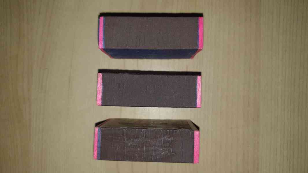 Staré dýhované krabičky se zápalkami.  - foto 3