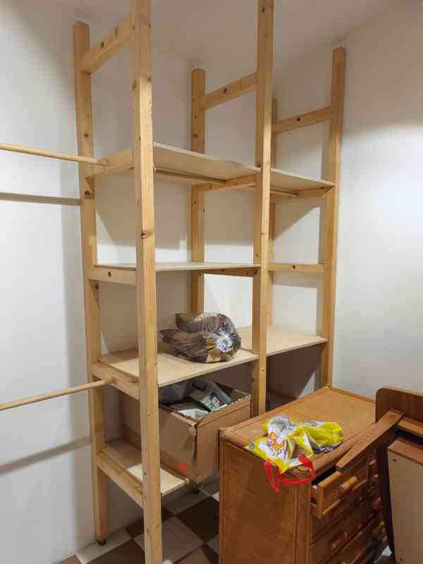 ŽEBŘÍKOVÉ REGÁLY Z PRODEJNY - foto 4