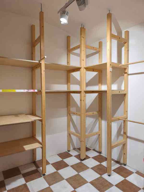 ŽEBŘÍKOVÉ REGÁLY Z PRODEJNY - foto 3