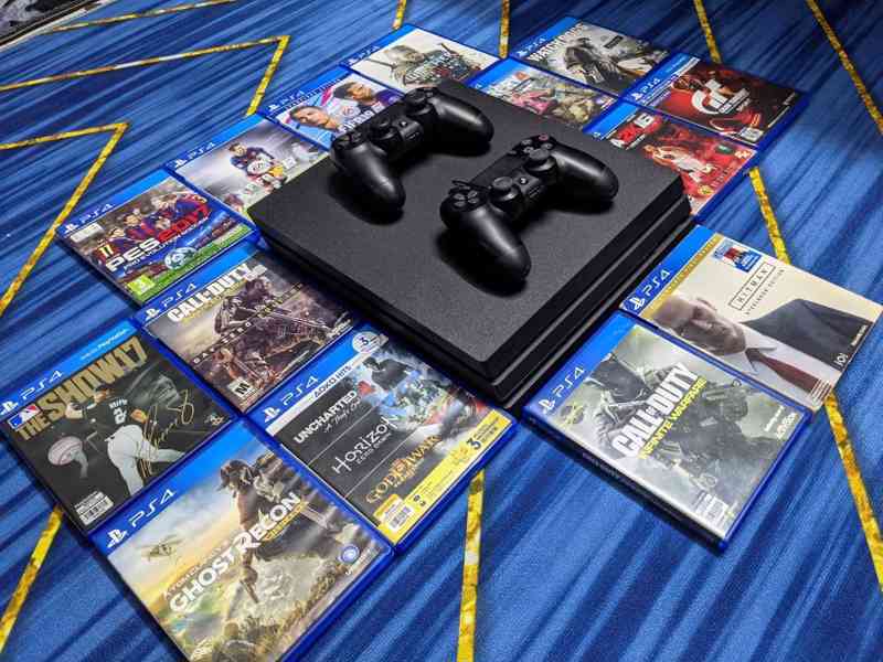 Playstation 4 1tb novy stáří 4 měsíce částka 3400kc  - foto 5