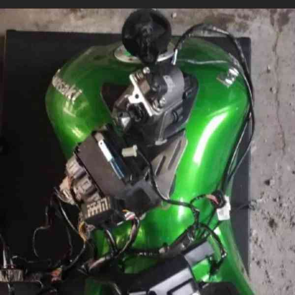 Kawasaki ZZR 1400  - foto 23