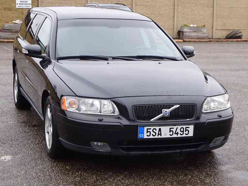 Volvo V70 2.4 D5 Combi r.v.2006 (stk:12/2026) 136 kw - foto 1