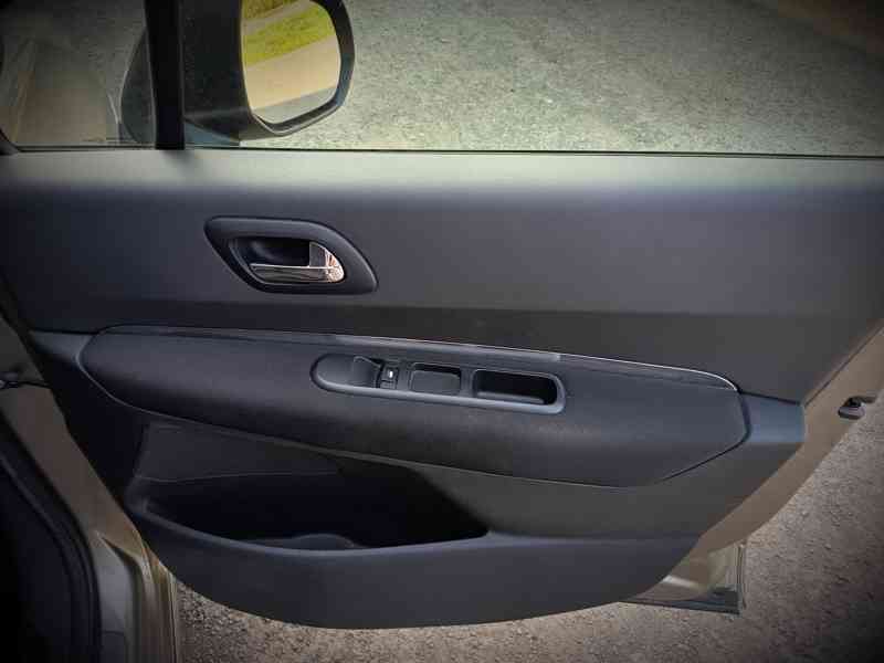 Peugeot 3008 1,6HDi Comfort  - foto 12