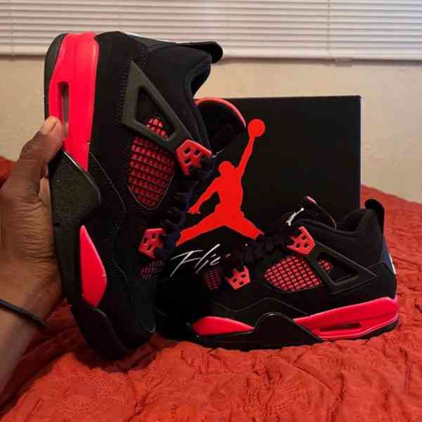 Nike Air Jordan 4  - foto 4