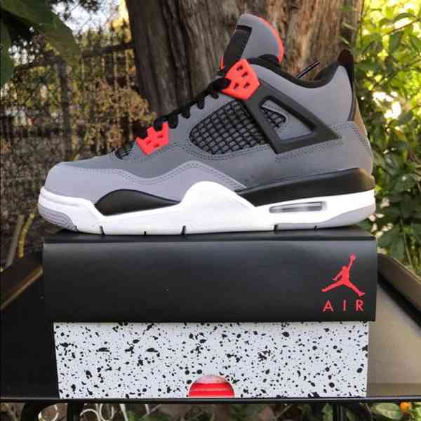 Nike Air Jordan 4  - foto 7