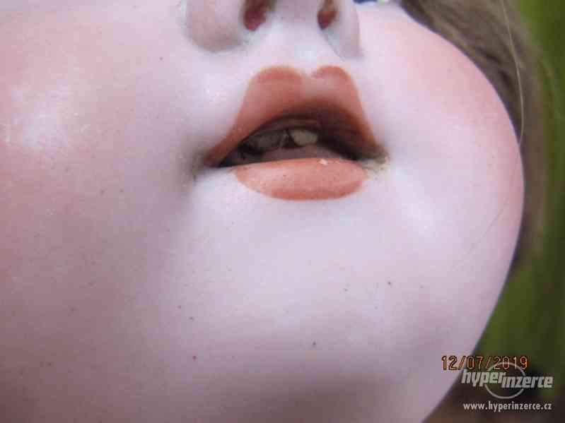 Starožitná kloubová panenka značená - foto 5