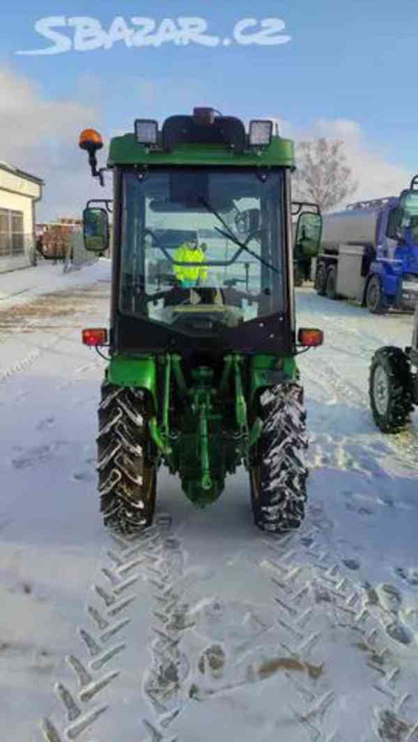 Malotraktor John Deere 3036 EN s kabinou a topením - foto 3