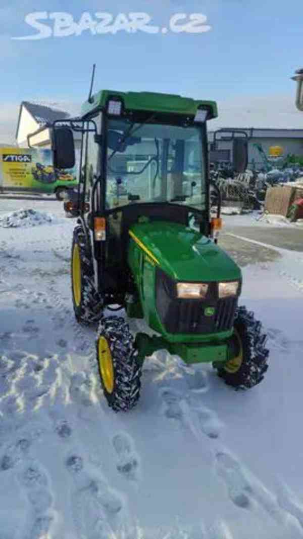 Malotraktor John Deere 3036 EN s kabinou a topením - foto 4