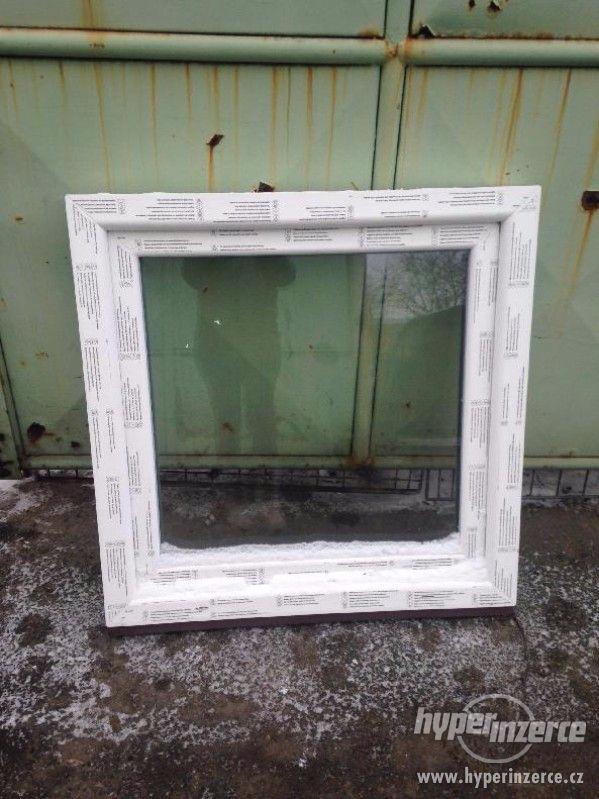 Plastove okno 90x90 - bazar - Hyperinzerce.cz