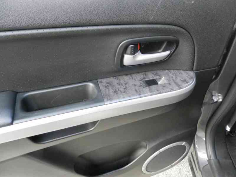 Suzuki Grand Vitara 2.4 Comfort Aut. benzín 124kw - foto 13
