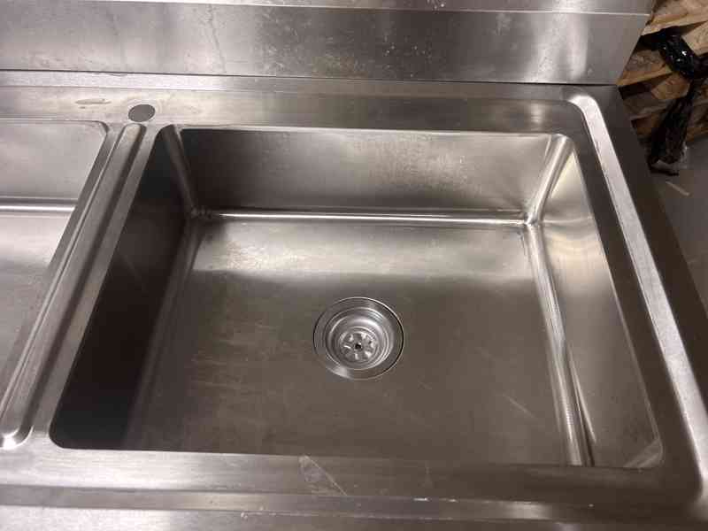 Nerezový stůl – dva dřezy - foto 2