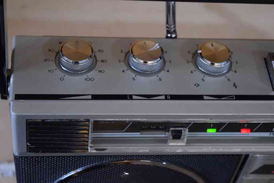 GRUNDIG RR 345 VINTAGE RÁDIO MAGNETOFON BOOMBOX !! - foto 2