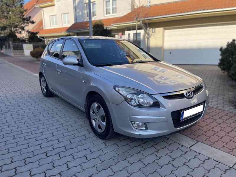 HYUNDAI I30, 1.4 BENZIN, 80 kW, 2.majitel, 108 tis. km!!! - foto 2
