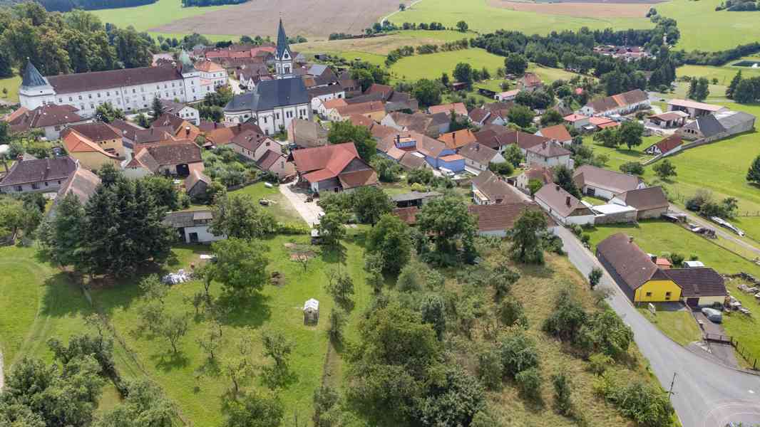 Prodej domu se stodolou a garáží na okraji obce Žihobce - foto 31