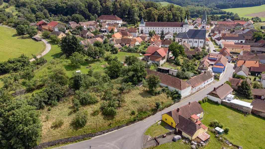Prodej domu se stodolou a garáží na okraji obce Žihobce - foto 29