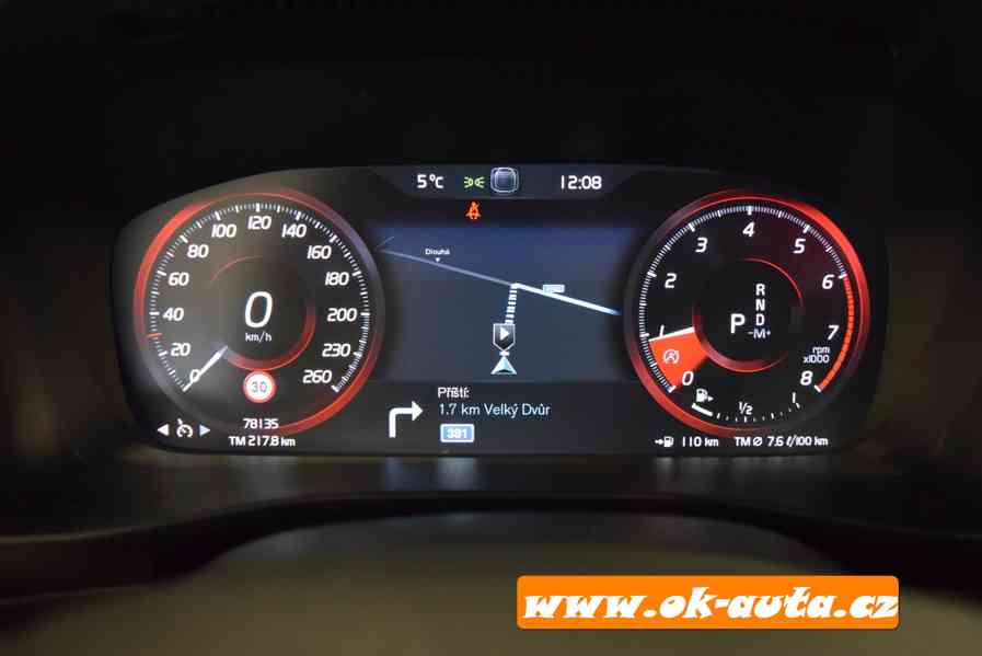 Volvo XC40 T2 MOMENTUM AUTOMAT-DPH 2022 - foto 16