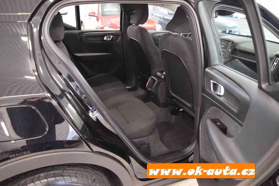 Volvo XC40 T2 MOMENTUM AUTOMAT-DPH 2022 - foto 9