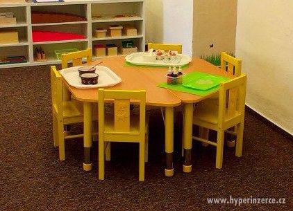 Dětský lichoběžníkový stůl - foto 1