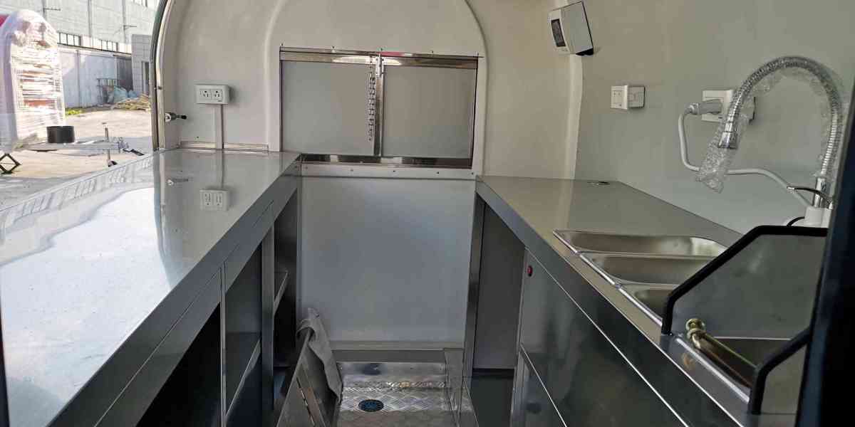 Gastro přívěs Pojízdná prodejna Food truck - foto 3