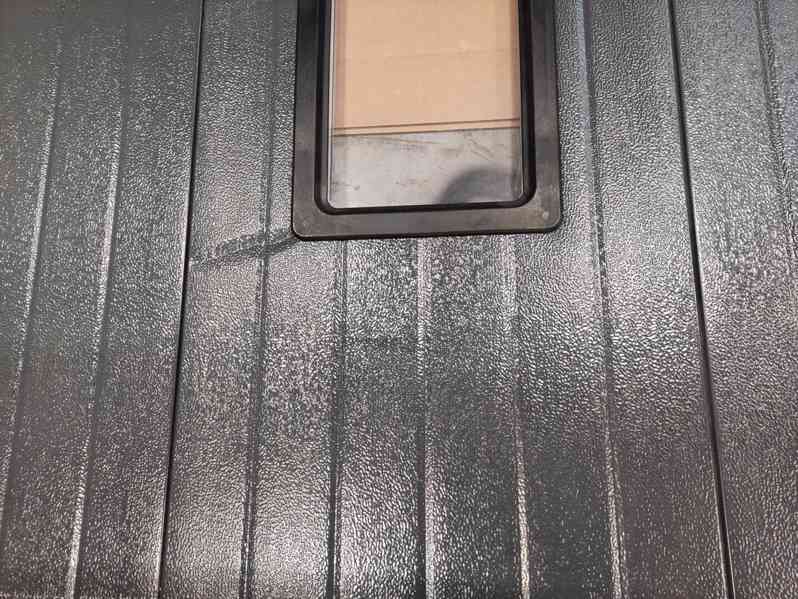 sekční garážová (průmyslová) vrata (lamely + kování) na ND - foto 6