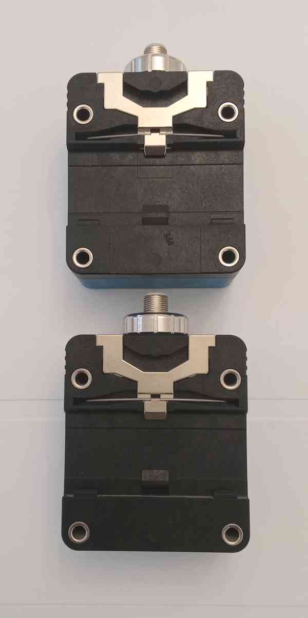 Indukční čidlo sensor SICK IQ80-50BPP-KC0 Napájení 10-36 VDC - foto 2