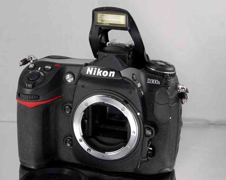 Nikon D300S *DX 12.3 MPix*JPEG+RAW**HDV*60000 Exp. - foto 4