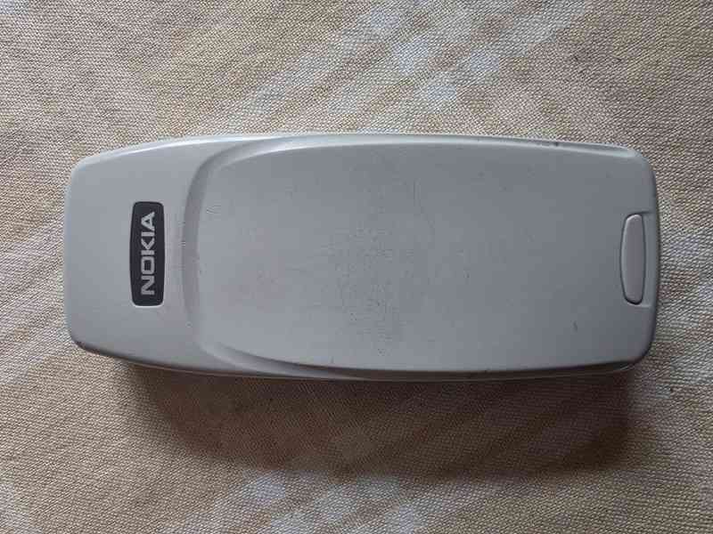Mobilní tlačítkový telefon Nokia 3330 - foto 2