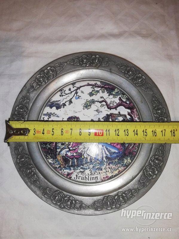 Kovový talíř s motivem jara - zn. napsána v textu - foto 2
