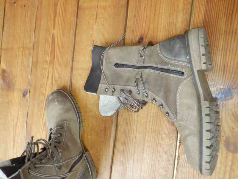 Kožené hnědé boty na šněrování - foto 4