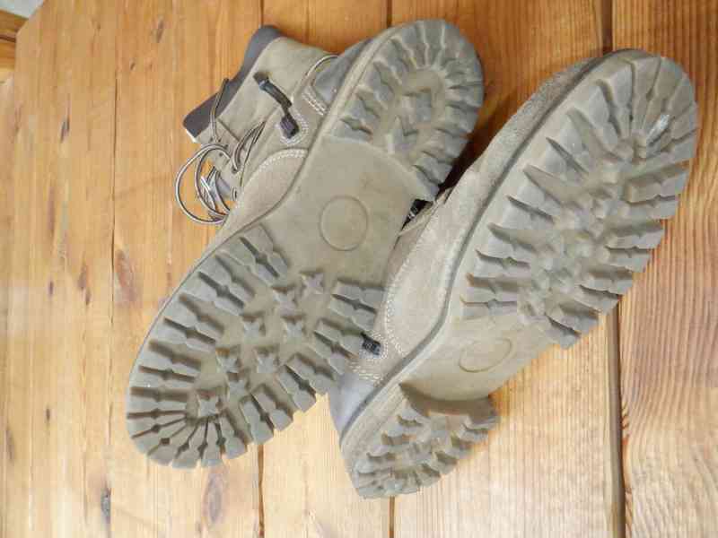 Kožené hnědé boty na šněrování - foto 5