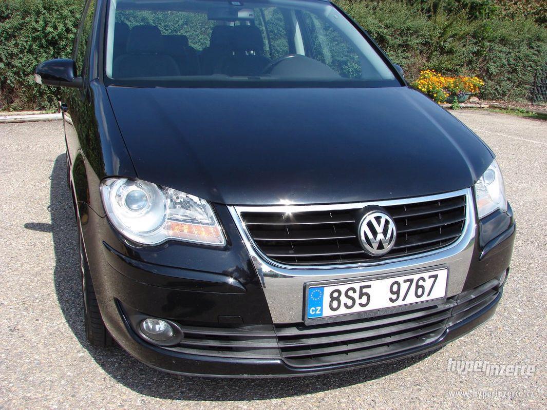 VW Touran 1.9 TDI r.v.2009 (1.Maj.servisní knížka.) ČR - foto 1