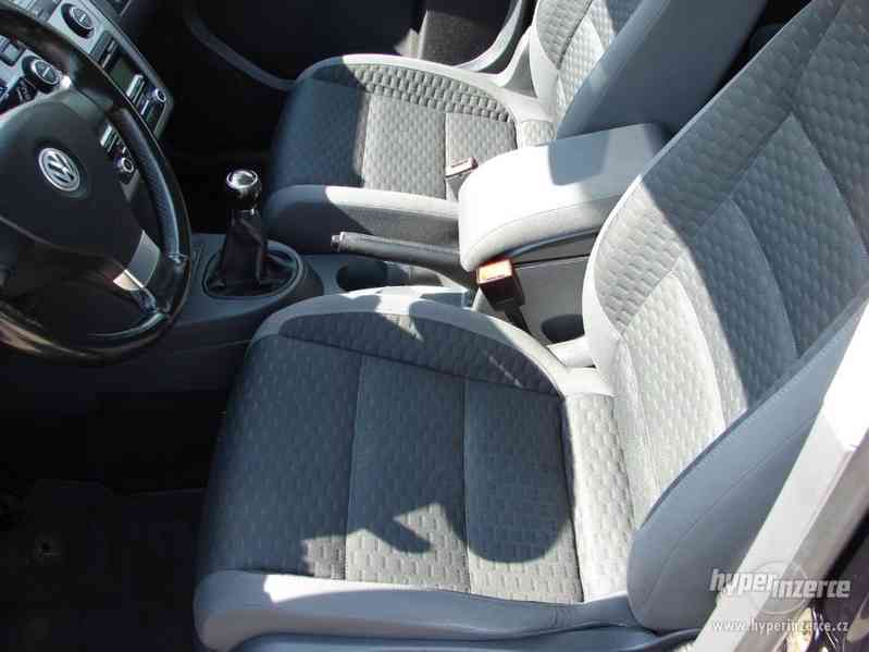 VW Touran 1.9 TDI r.v.2009 (1.Maj.servisní knížka.) ČR - foto 13