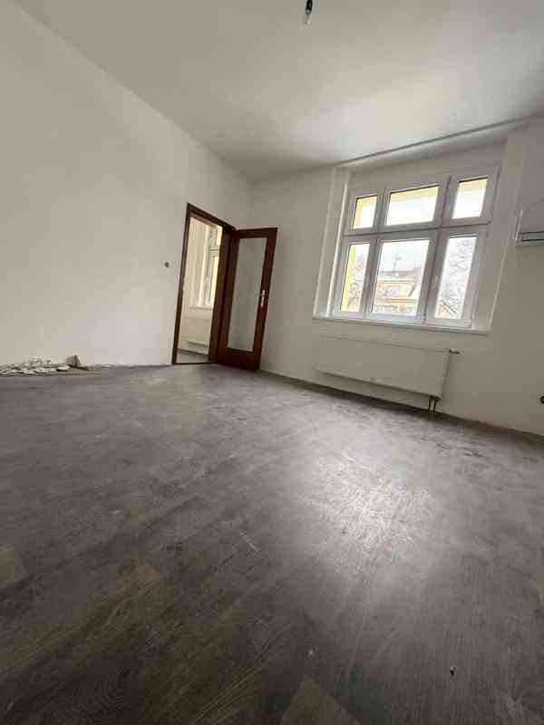 Nadstandartní vila 6 bytů a 7 kanceláří - foto 21